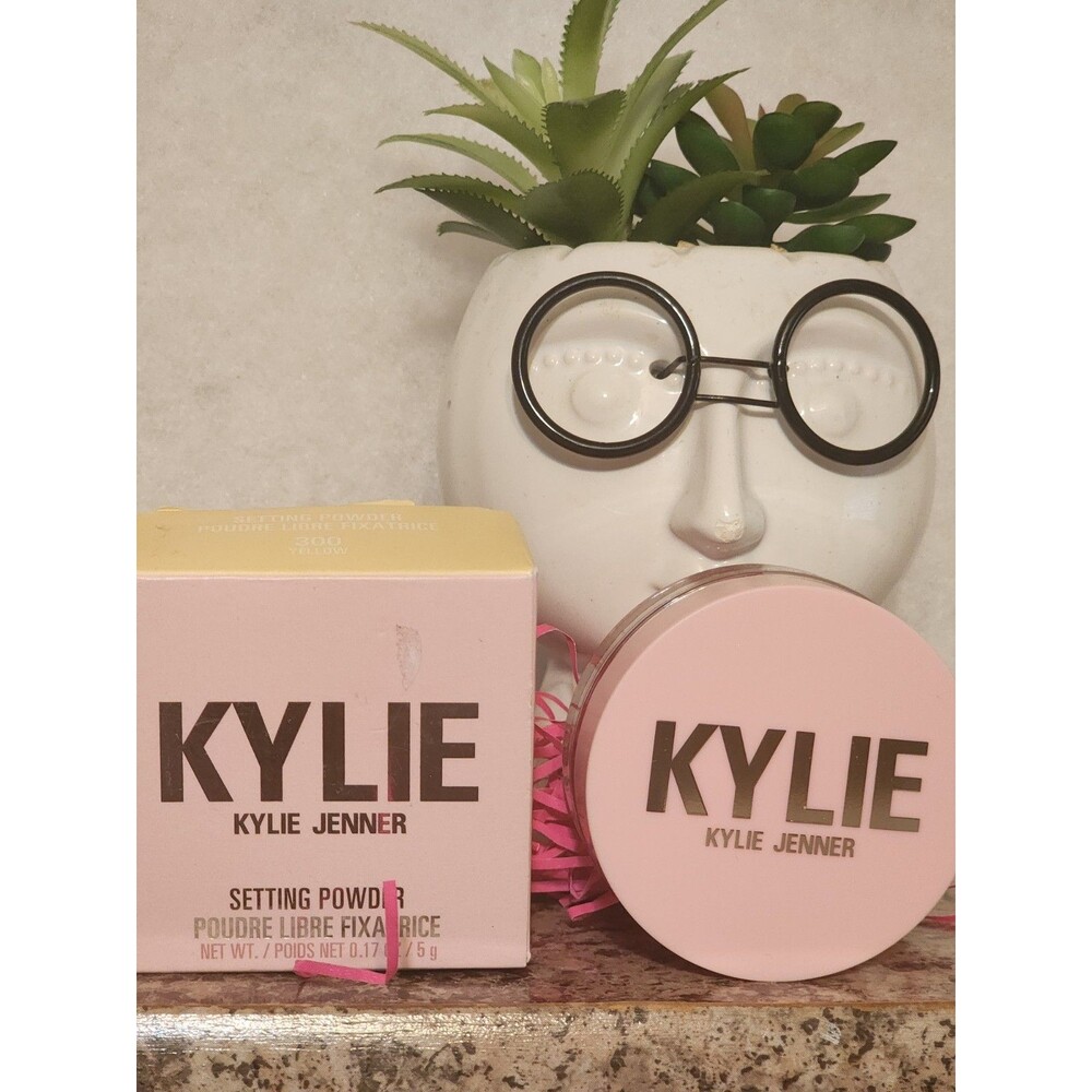 KYLIE Cosmetics Loose Setting Powder 300 Yellow Full Size New Boxed Sealed